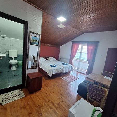 Villa Filip Trpejca Bilik gambar