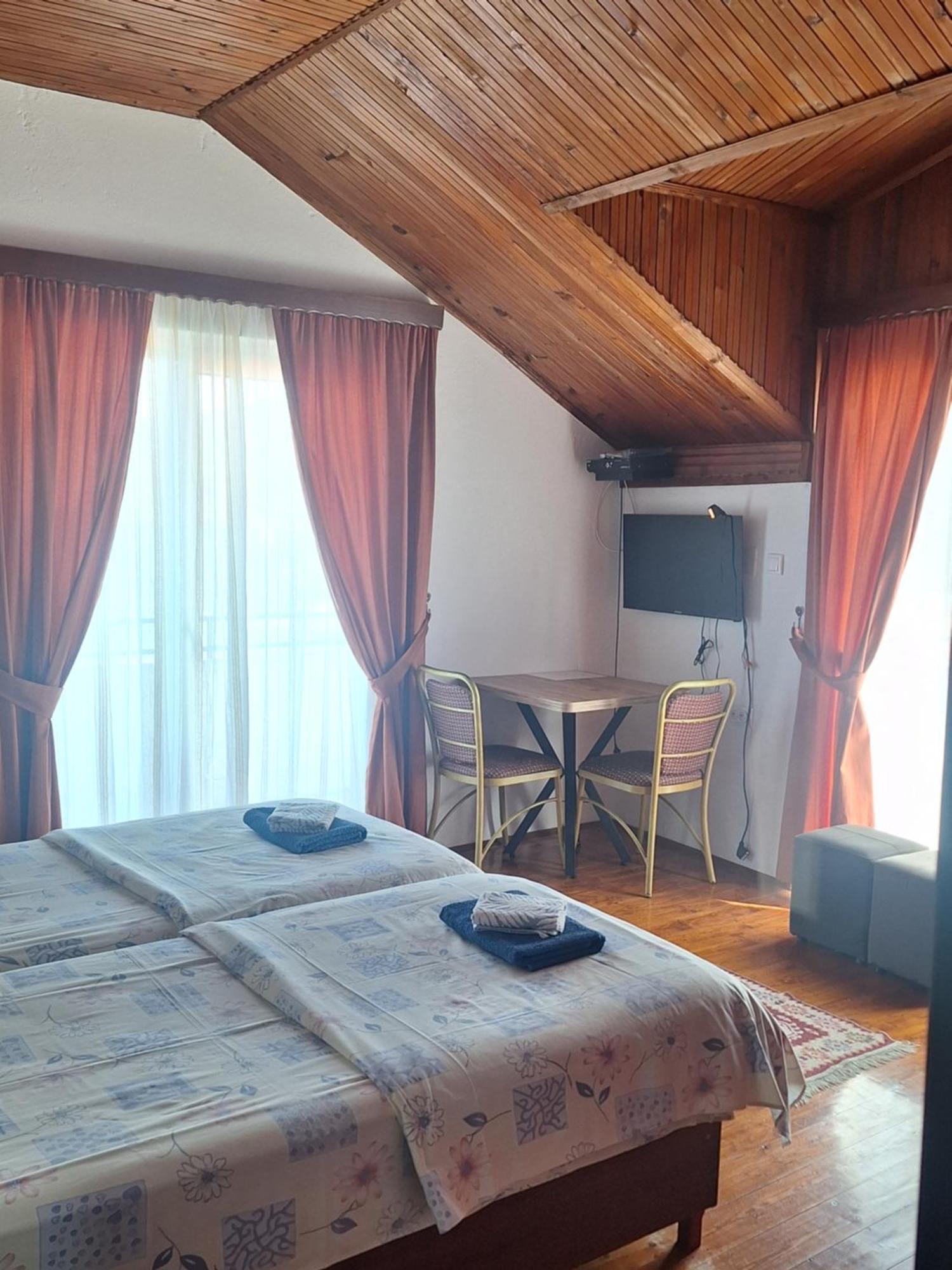 Villa Filip Trpejca Bilik gambar