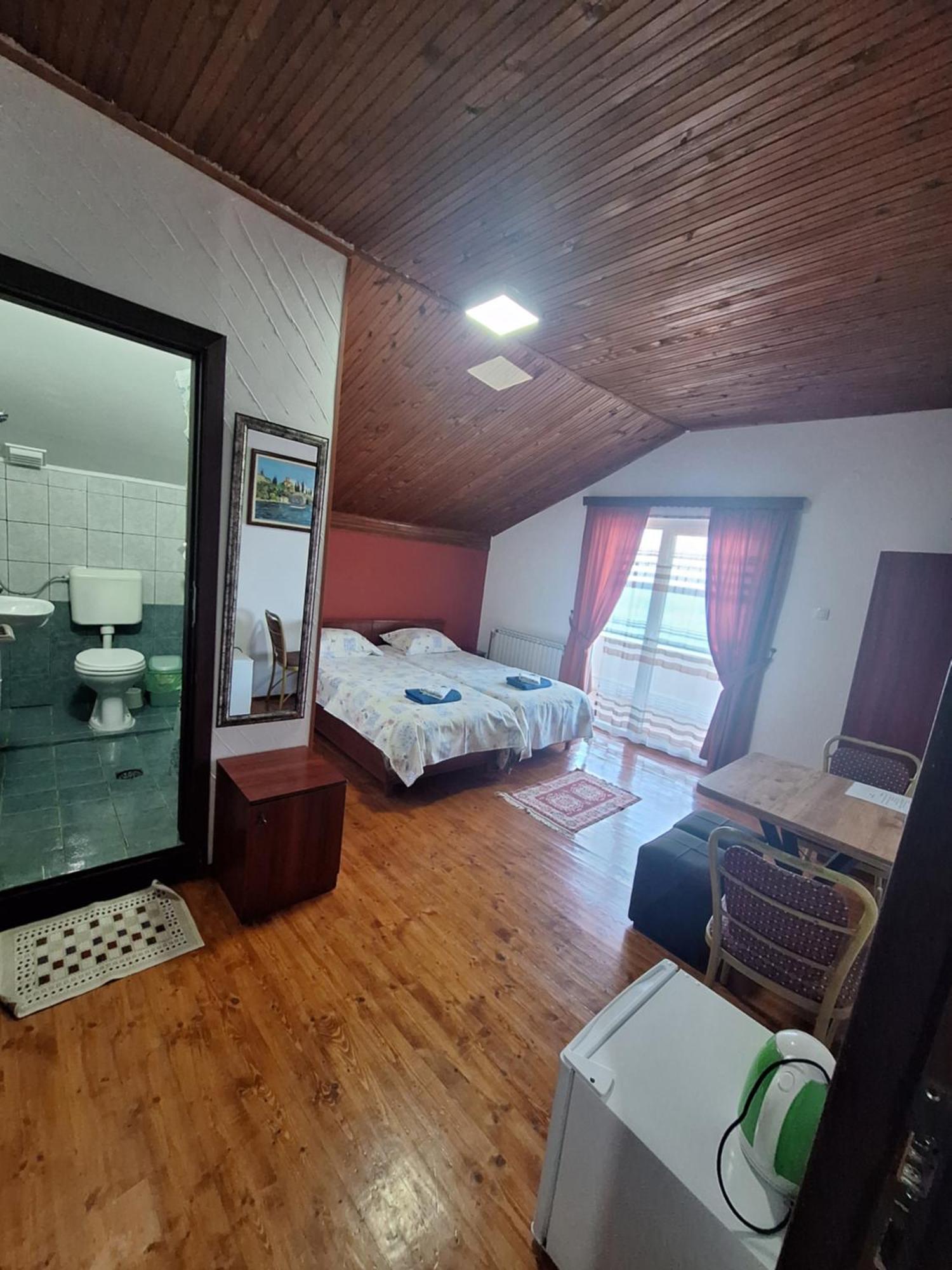 Villa Filip Trpejca Bilik gambar